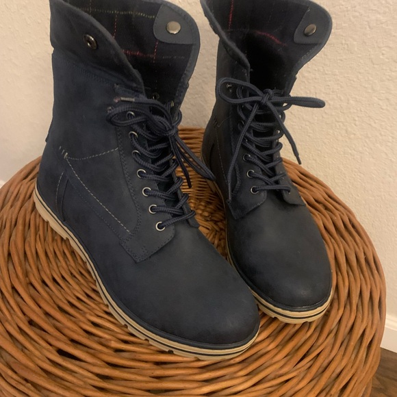 CLIFFS by White Mountain Karlyssa Hiking Boots - Picture 9 of 9